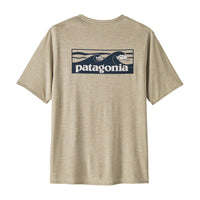 Polera Hombre Capilene® Cool Daily Graphic Shirt - Pumice