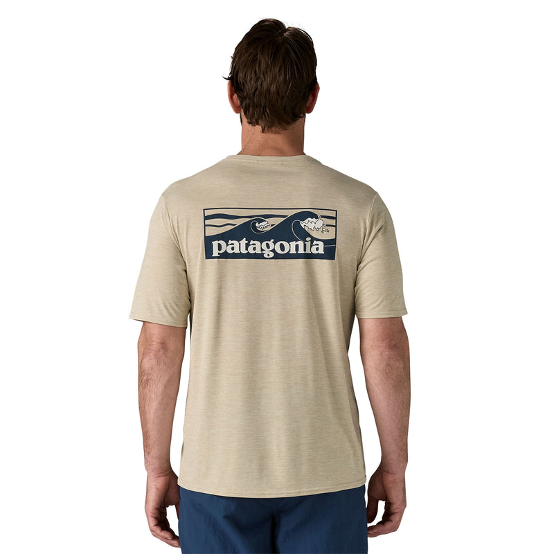 Polera Hombre Capilene® Cool Daily Graphic Shirt - Pumice