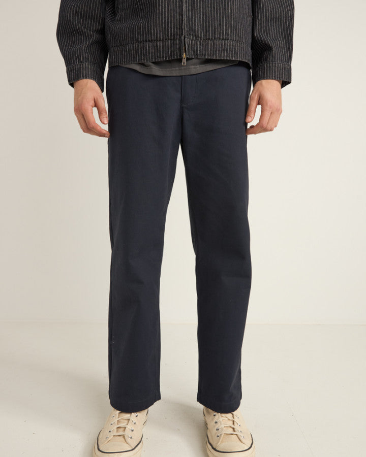 Pantalón Hombre Essential Twill Trouser - Graphite