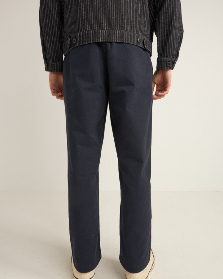 Pantalón Hombre Essential Twill Trouser - Graphite