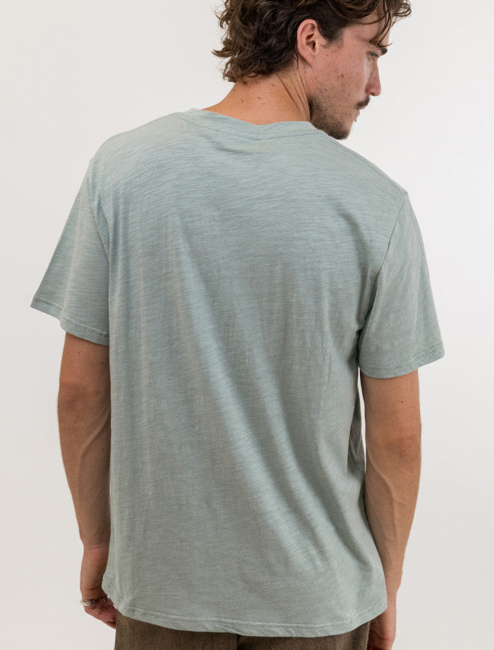 Polera Hombre Embroidered Pocket Seafoam